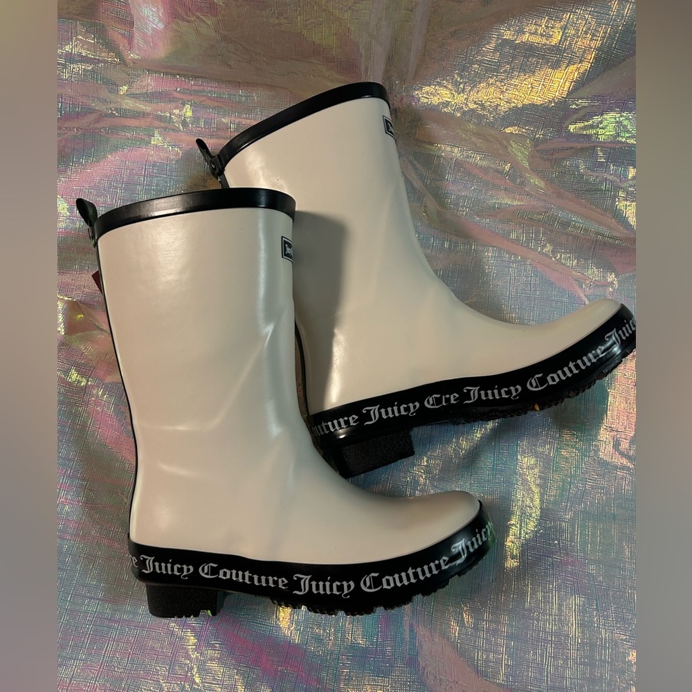 NWT Juicy Couture WHITE boots. Size 6